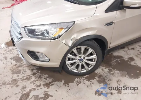 2017 Ford Escape Titanium z USA, uszkodzony, nr VIN 1FMCU9J98HUD02977